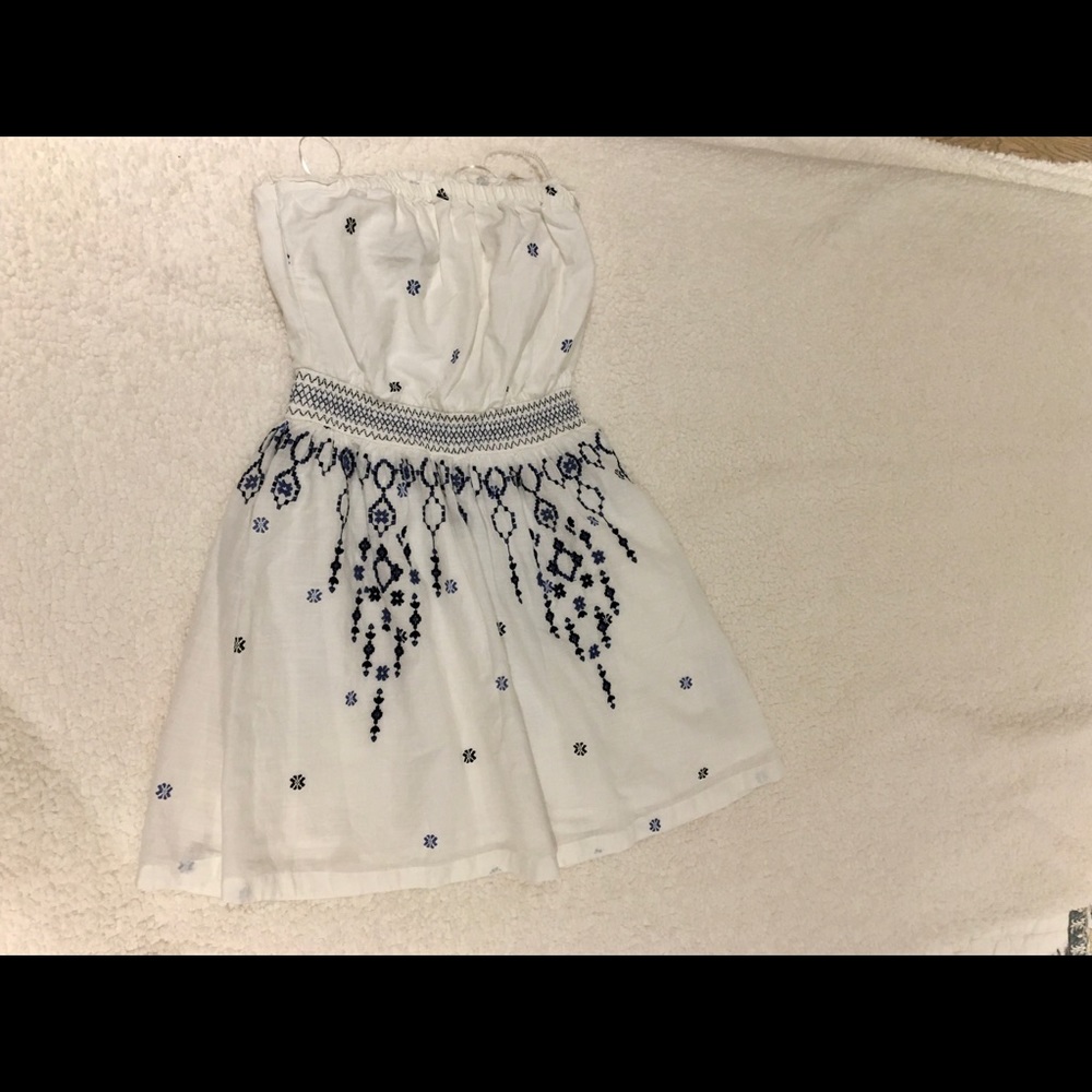 White Abercrombie and Fitch dress